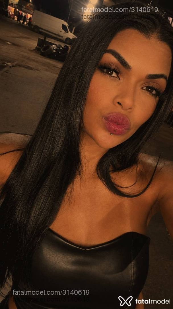 Acompanhante mulher morena (o) de olhos castanhos - Brenda