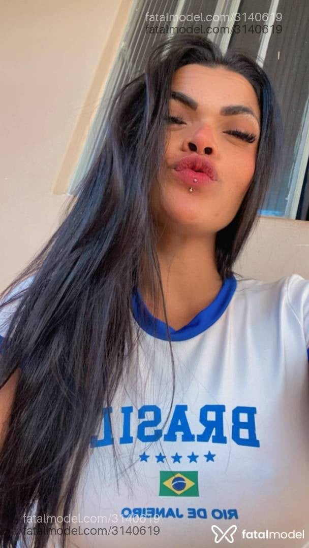 Acompanhante mulher morena (o) de olhos castanhos - Brenda