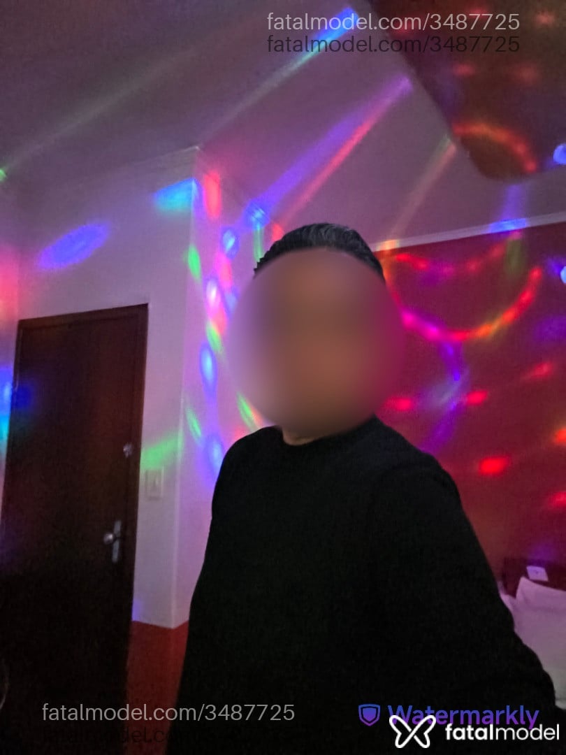 Acompanhante homem com cabelo castanho de olhos castanhos - Kaike
