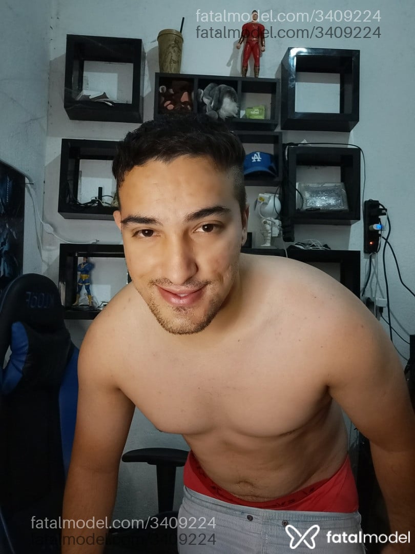 Acompanhante homem com cabelo castanho de olhos castanhos - Lucas