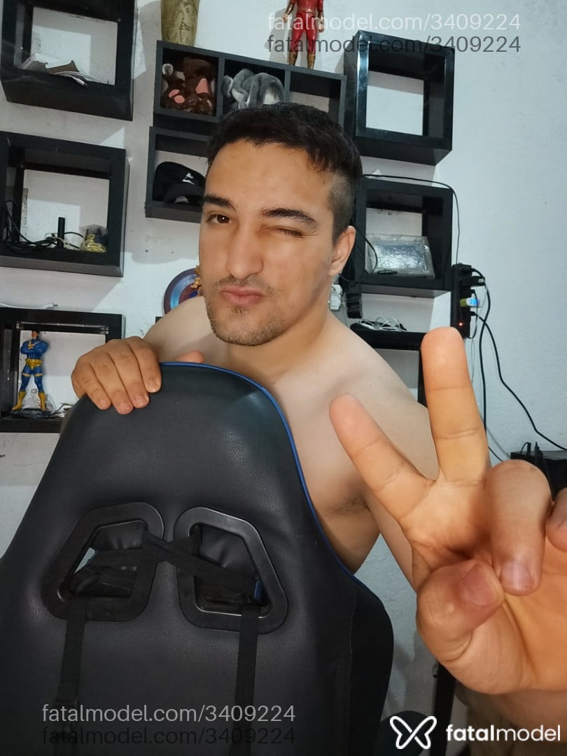 Acompanhante homem com cabelo castanho de olhos castanhos - Lucas