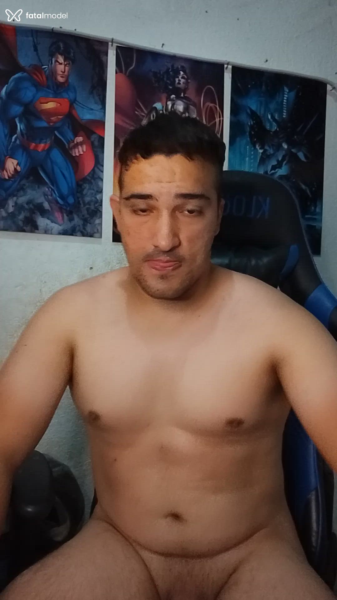Acompanhante homem com cabelo castanho de olhos castanhos - Lucas