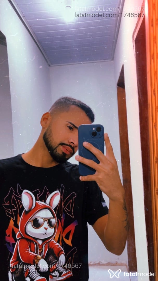 Acompanhante homem com cabelo castanho de olhos castanhos - Tiago