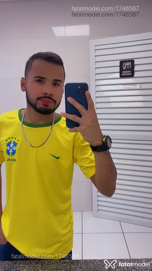 Acompanhante homem com cabelo castanho de olhos castanhos - Tiago