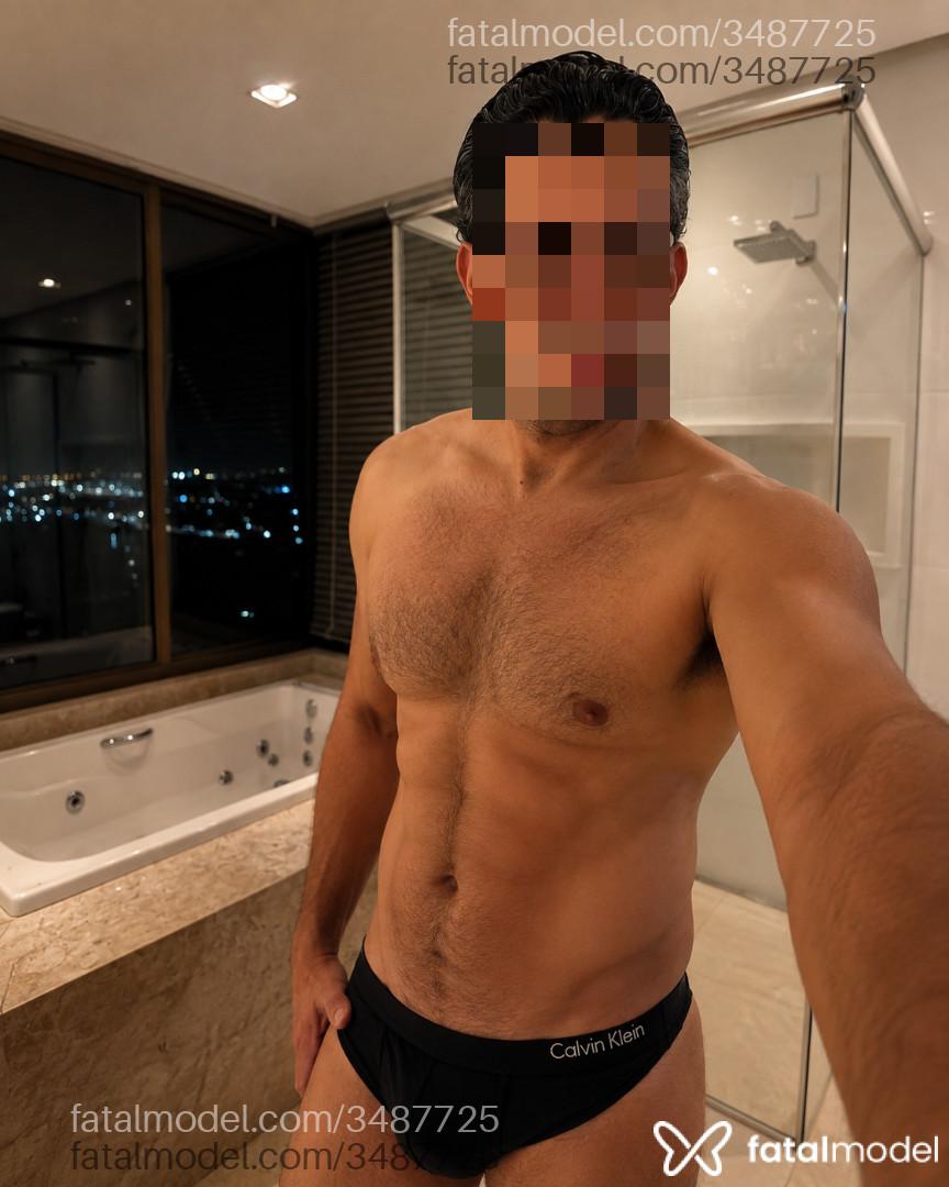 Acompanhante homem com cabelo castanho de olhos castanhos - Kaike