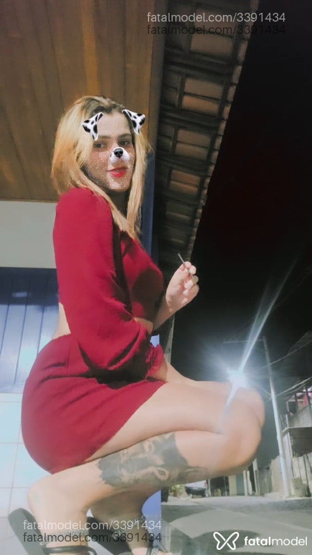 Acompanhante mulher trans ruiva (o) de olhos castanhos - Thesca