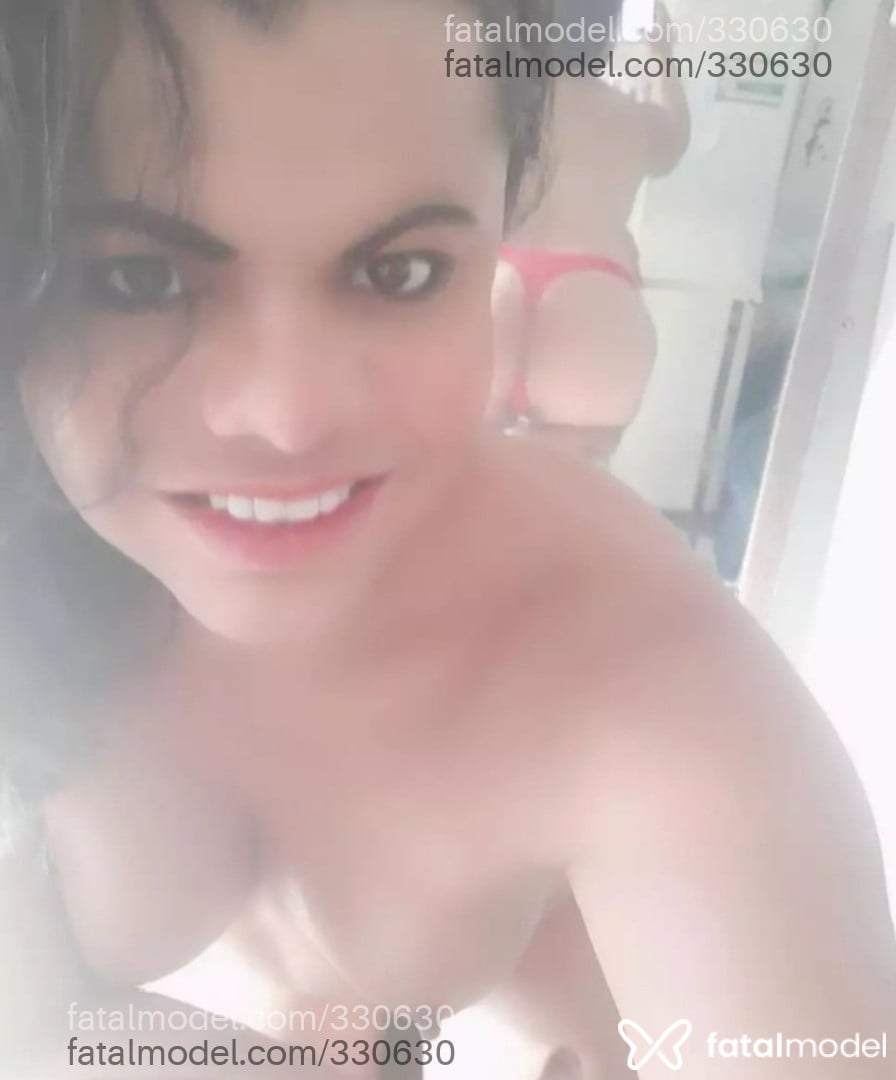 Acompanhante mulher trans com cabelo castanho de olhos castanhos - Fernanda