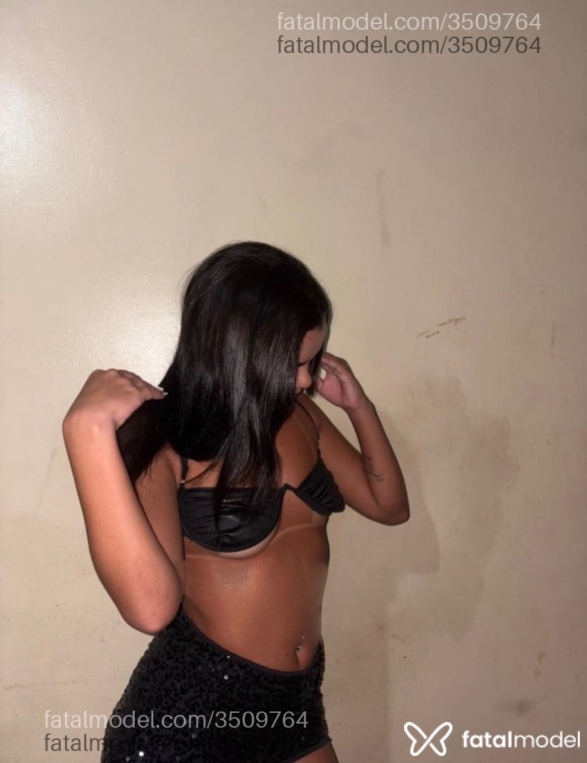 Acompanhante mulher morena (o) de olhos pretos - Larissa Vidal