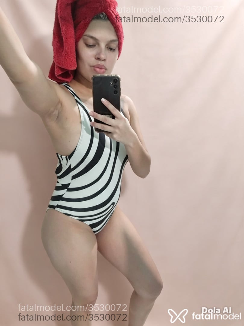 Acompanhante mulher com cabelo castanho de olhos castanhos - Ivy Carpe Diem Acompanhante mulher com cabelo castanho de olhos castanhos - Ivy Carpe Diem