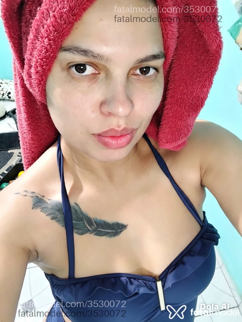 Acompanhante mulher com cabelo castanho de olhos castanhos - Ivy Carpe Diem Acompanhante mulher com cabelo castanho de olhos castanhos - Ivy Carpe Diem