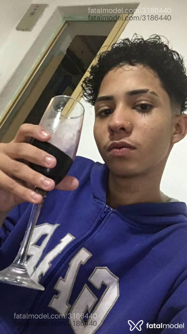 Acompanhante homem morena (o) de olhos castanhos - Beijamim