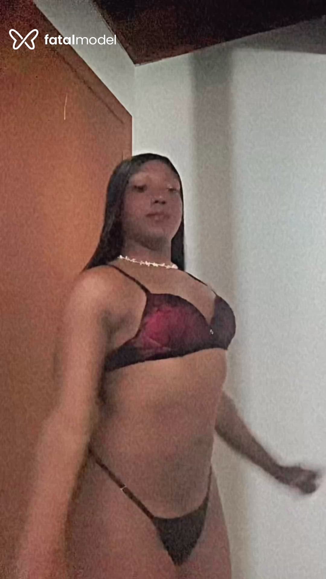 Acompanhante mulher trans morena (o) de olhos pretos - Yamalb Acompanhante mulher trans morena (o) de olhos pretos - Yamalb