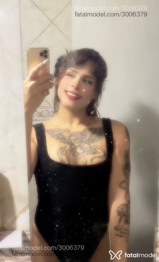 Acompanhante mulher trans loira (o) de olhos verdes - Luana
