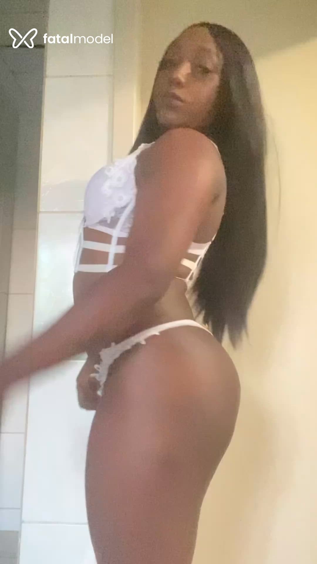 Acompanhante mulher trans morena (o) de olhos pretos - Yamalb Acompanhante mulher trans morena (o) de olhos pretos - Yamalb