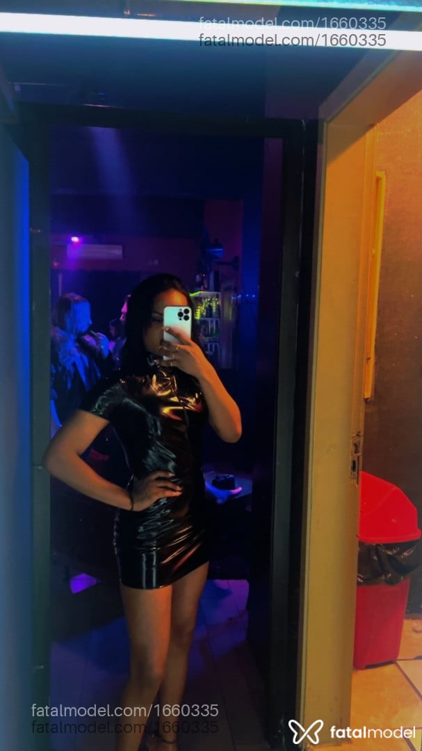 Acompanhante mulher trans morena (o) de olhos castanhos - Morena