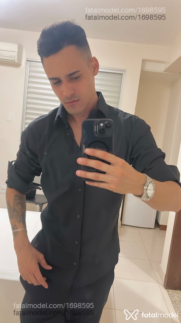 Acompanhante homem morena (o) de olhos castanhos - Guilherme