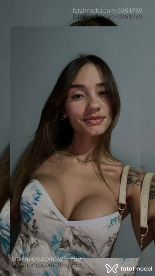 Acompanhante mulher com cabelo castanho de olhos castanhos - Mavie