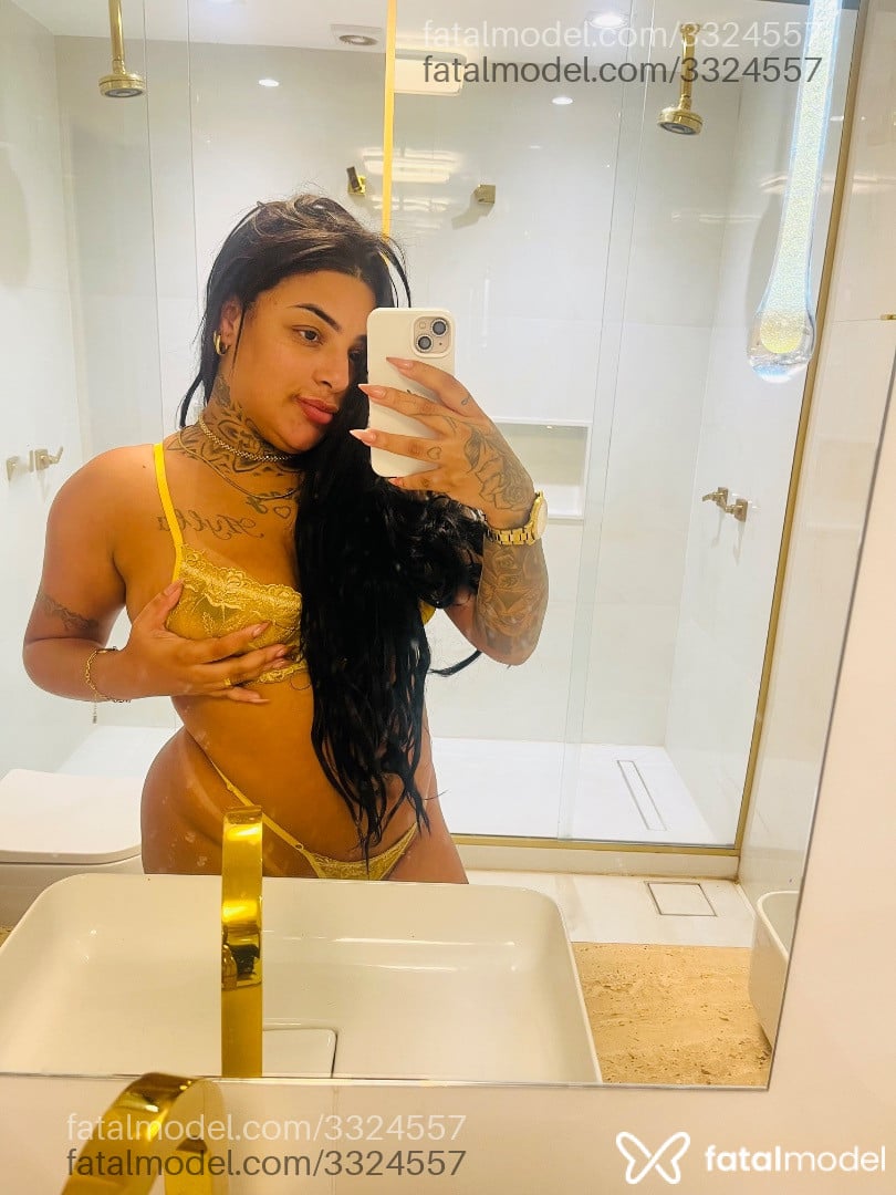 Acompanhante mulher com cabelo castanho de olhos castanhos - Kethellen