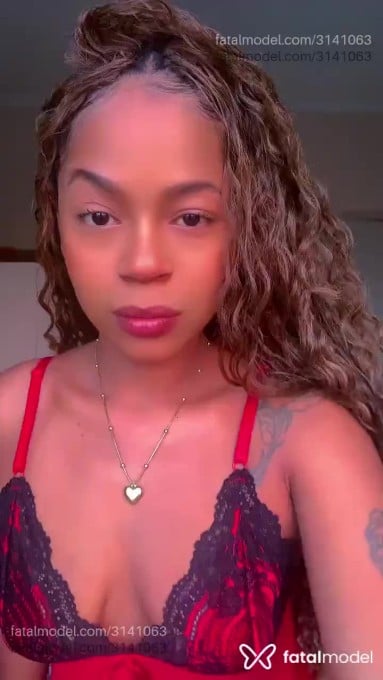 Acompanhante mulher com cabelo castanho de olhos castanhos - Isadora Acompanhante mulher com cabelo castanho de olhos castanhos - Isadora