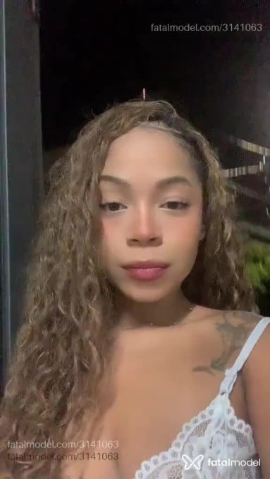 Acompanhante mulher com cabelo castanho de olhos castanhos - Isadora Acompanhante mulher com cabelo castanho de olhos castanhos - Isadora