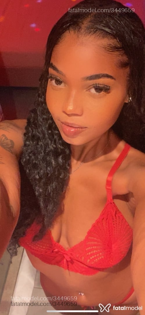 Acompanhante mulher morena (o) de olhos castanhos - Raissa