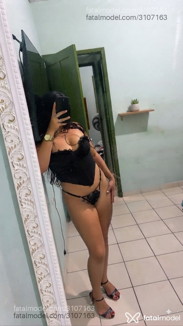 Acompanhante mulher morena (o) de olhos castanhos - Isis