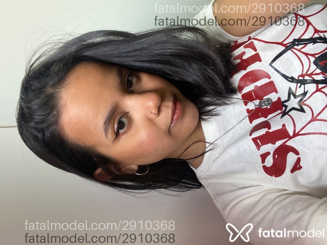 Acompanhante mulher morena (o) de olhos castanhos - Angela Lee