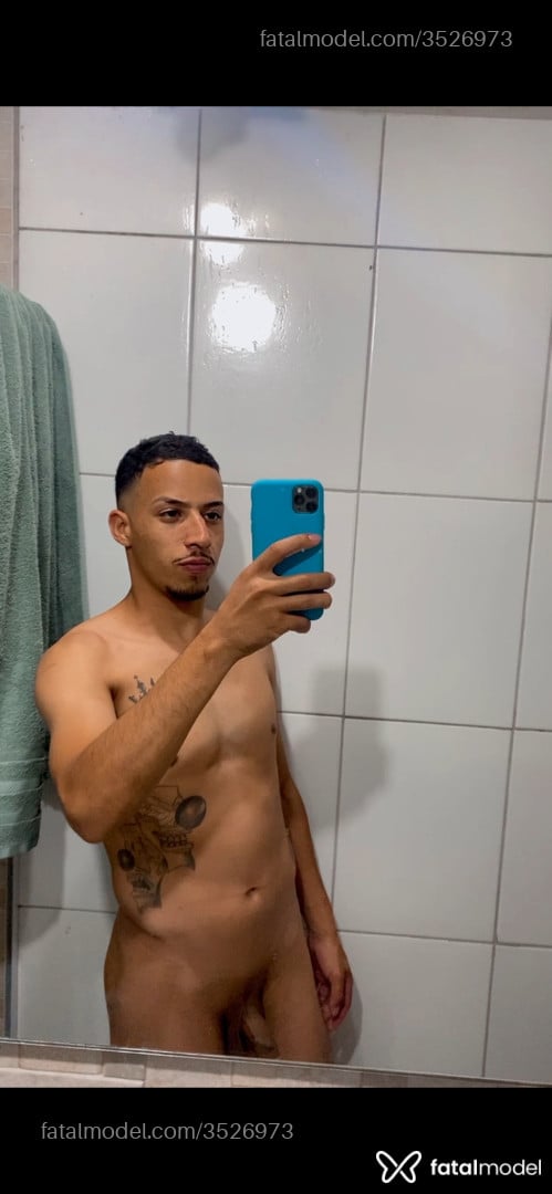 Acompanhante homem com cabelo castanho de olhos castanhos - Lucas
