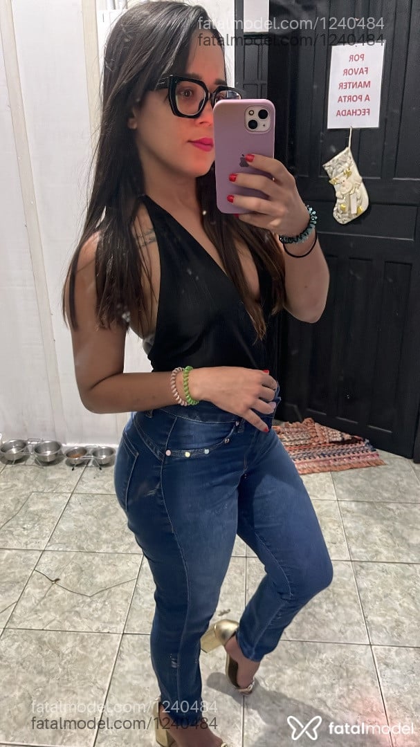 Acompanhante mulher morena (o) de olhos castanhos - Ellena