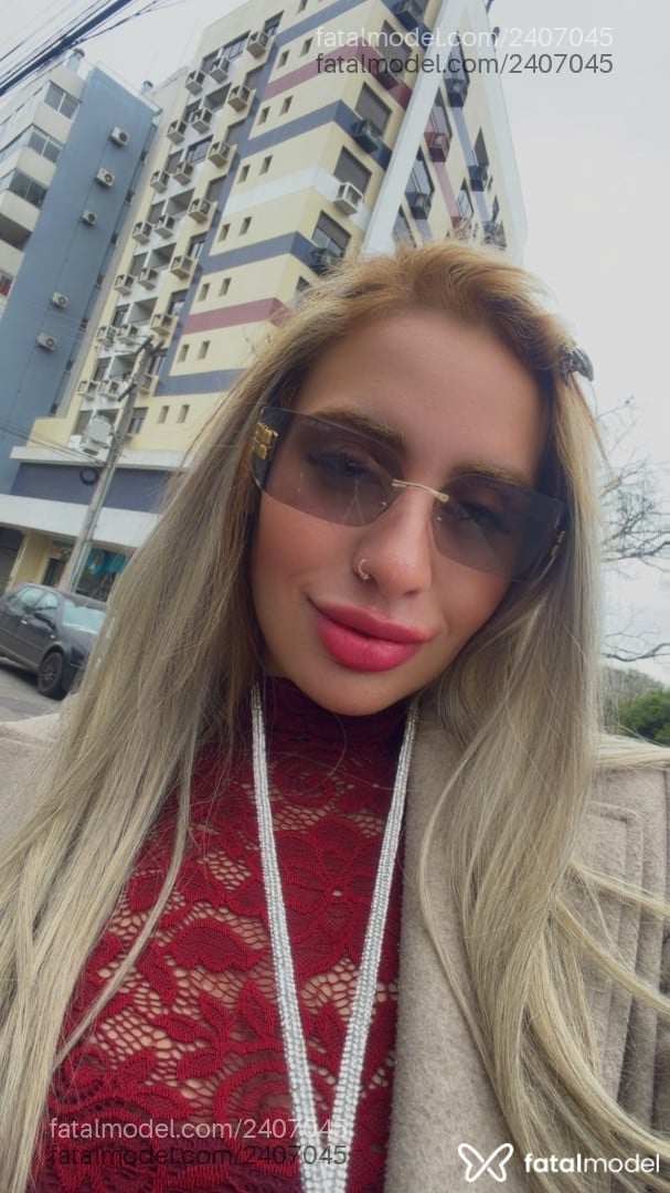 Acompanhante mulher loira (o) de olhos mel - Camila