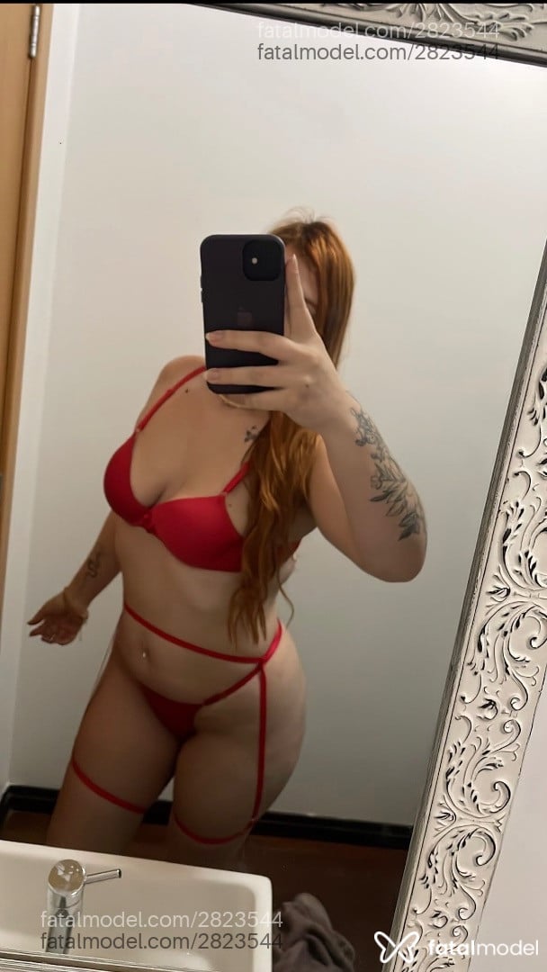 Acompanhante mulher ruiva (o) de olhos castanhos - Fer Lima