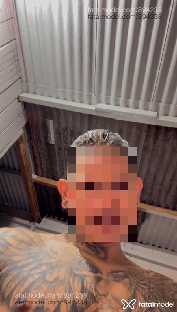 Acompanhante homem com cabelo castanho de olhos castanhos - Arthur