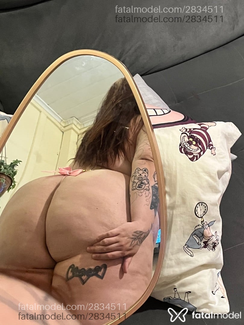 Acompanhante mulher com cabelo castanho de olhos verdes - Bella