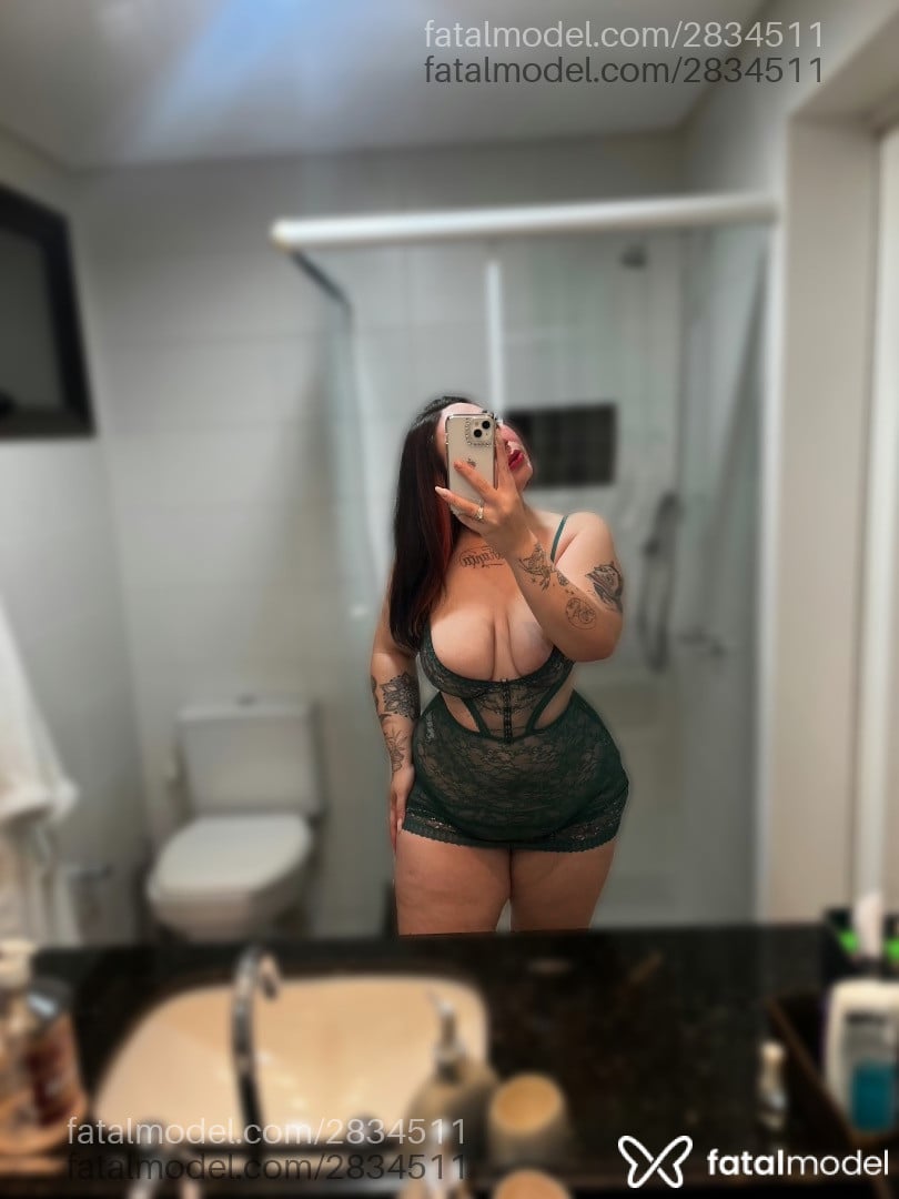 Acompanhante mulher com cabelo castanho de olhos verdes - Bella