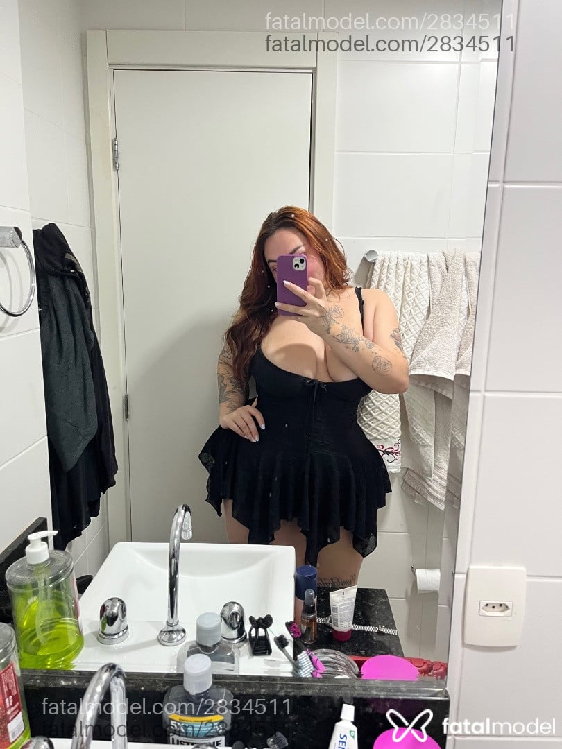 Acompanhante mulher com cabelo castanho de olhos verdes - Bella