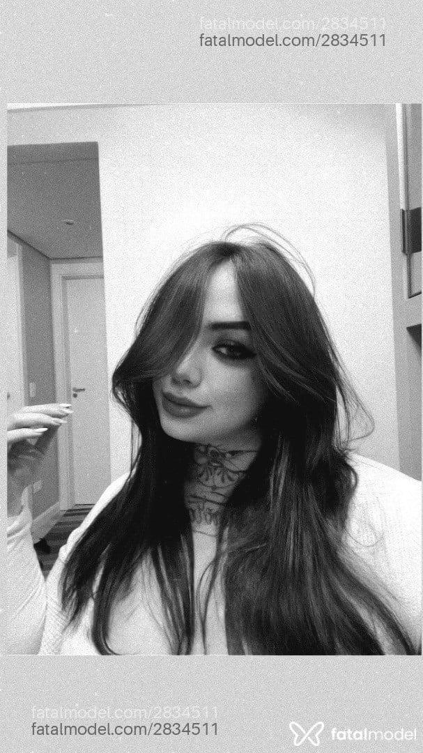 Acompanhante mulher com cabelo castanho de olhos verdes - Bella