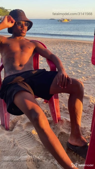 Acompanhante homem morena (o) de olhos pretos em Rio das Ostras - Pedro