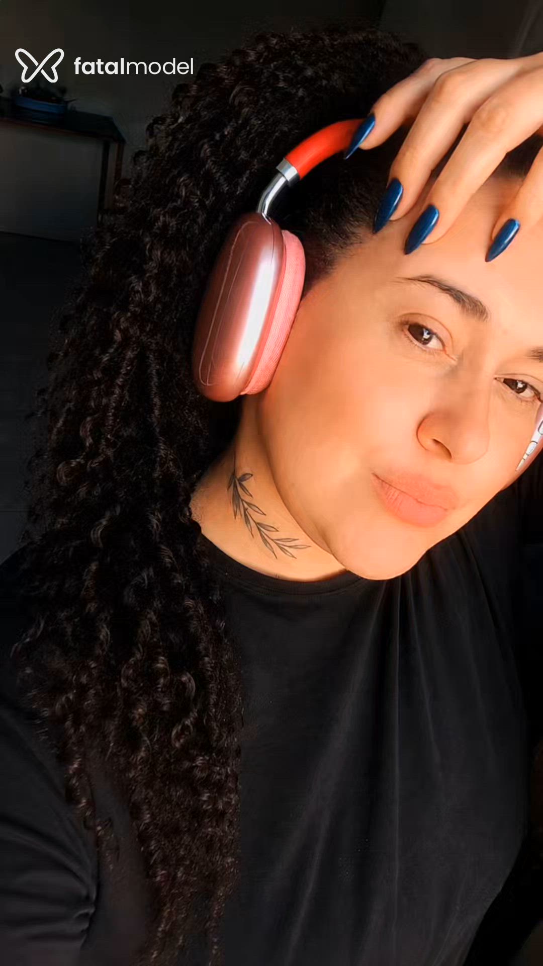 Acompanhante mulher morena (o) de olhos pretos - Kamilly