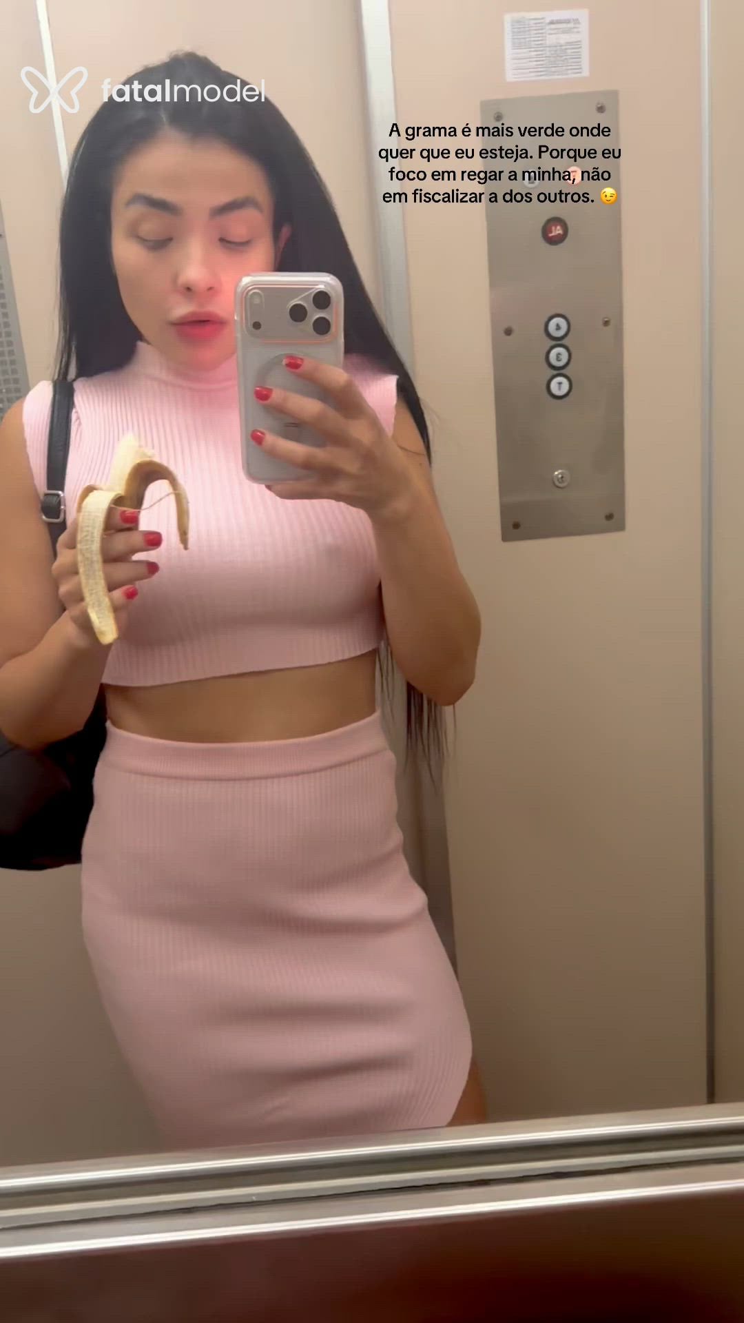Acompanhante mulher morena (o) de olhos pretos - Japonesa