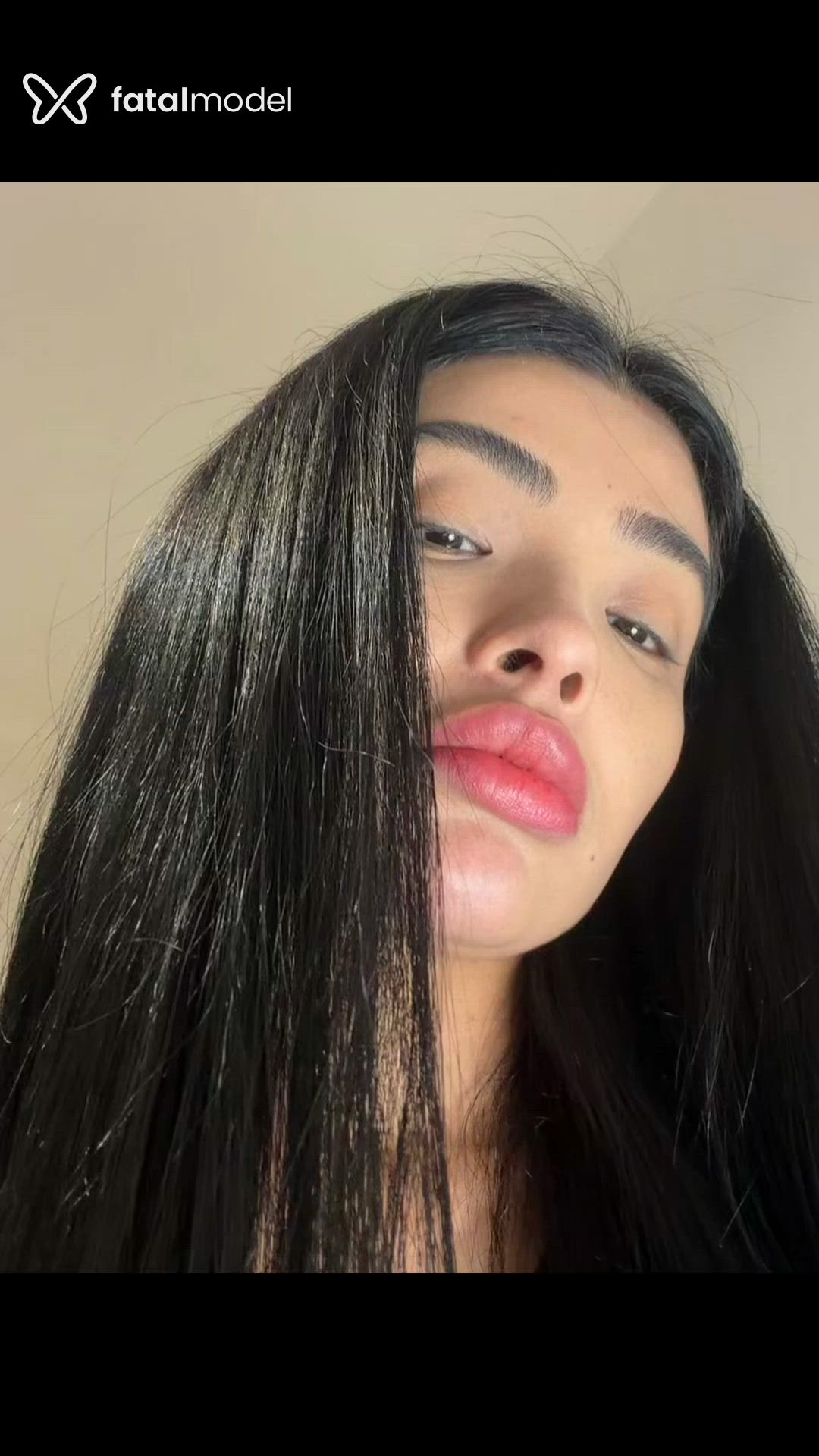 Acompanhante mulher morena (o) de olhos pretos - Japonesa