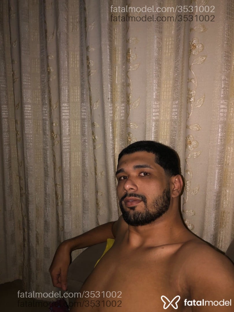 Acompanhante homem com cabelo castanho de olhos pretos - Vagner Acompanhante homem com cabelo castanho de olhos pretos - Vagner
