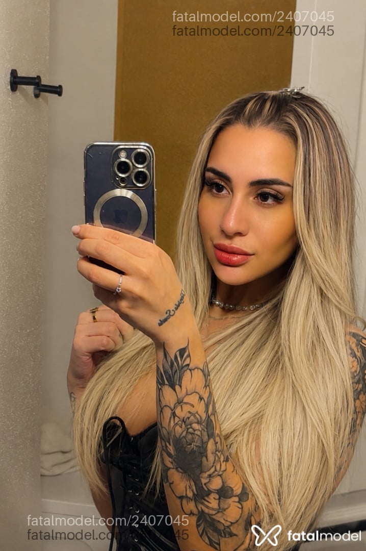 Acompanhante mulher loira (o) de olhos mel - Camila Bueno Acompanhante mulher loira (o) de olhos mel - Camila Bueno