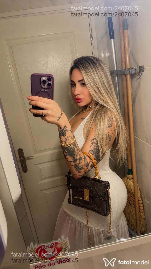 Acompanhante mulher loira (o) de olhos mel - Camila Bueno Acompanhante mulher loira (o) de olhos mel - Camila Bueno