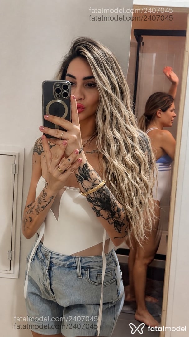Acompanhante mulher loira (o) de olhos mel - Camila Bueno Acompanhante mulher loira (o) de olhos mel - Camila Bueno