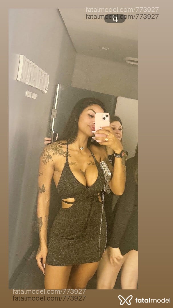 Acompanhante mulher morena (o) de olhos pretos - Rosa