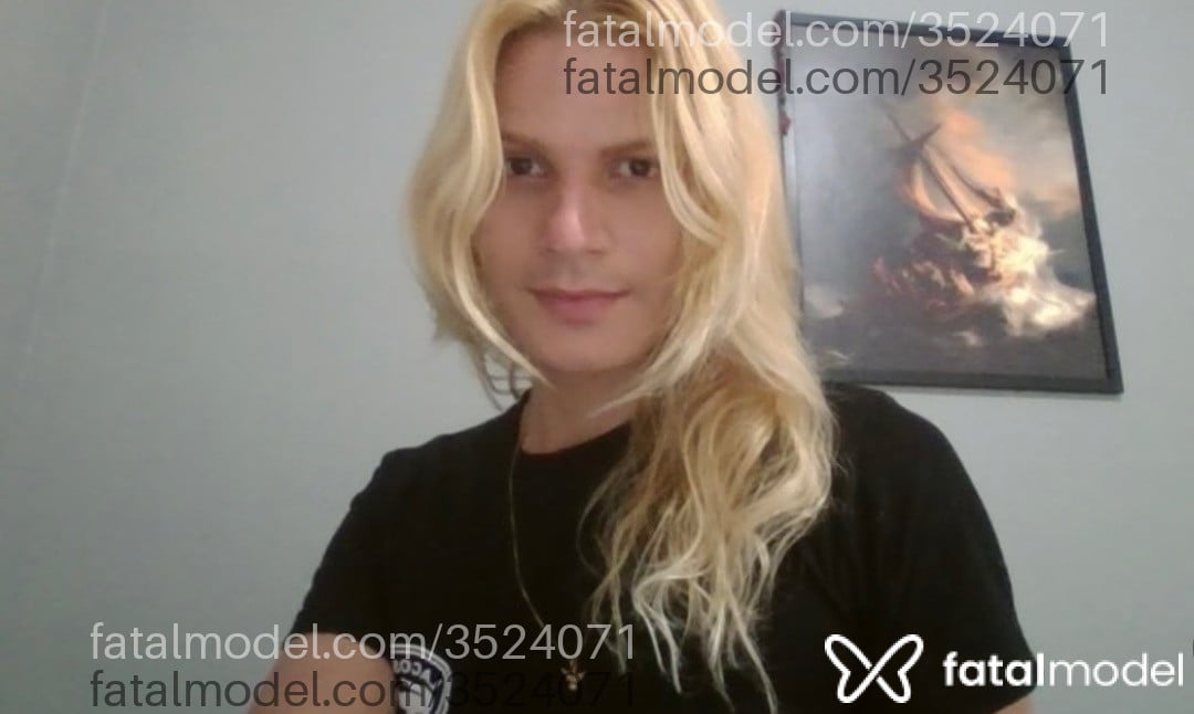 Acompanhante mulher trans loira (o) de olhos castanhos - Mavii Acompanhante mulher trans loira (o) de olhos castanhos - Mavii
