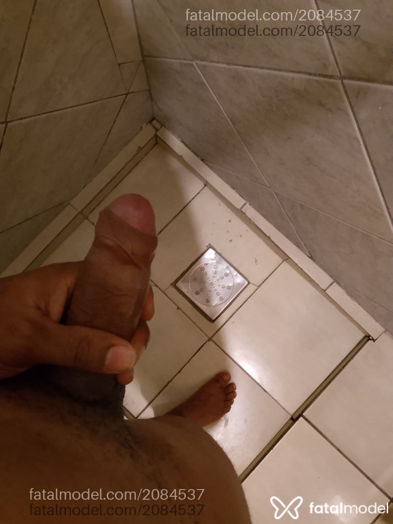 Acompanhante homem com cabelo grisalho de olhos castanhos - Carlos