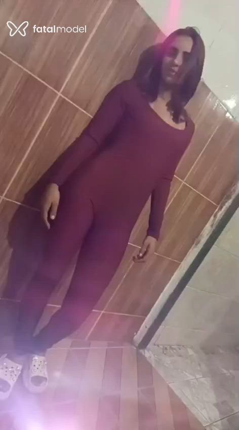 Acompanhante mulher ruiva (o) de olhos castanhos - Yara Avelar