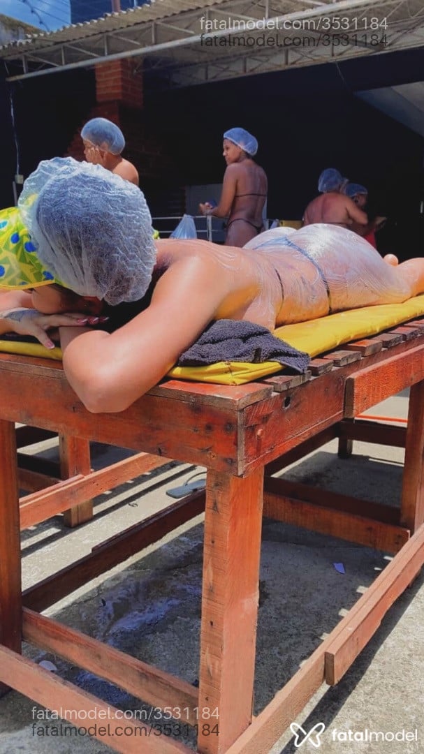 Acompanhante mulher morena (o) de olhos pretos - Vitória Sampaio