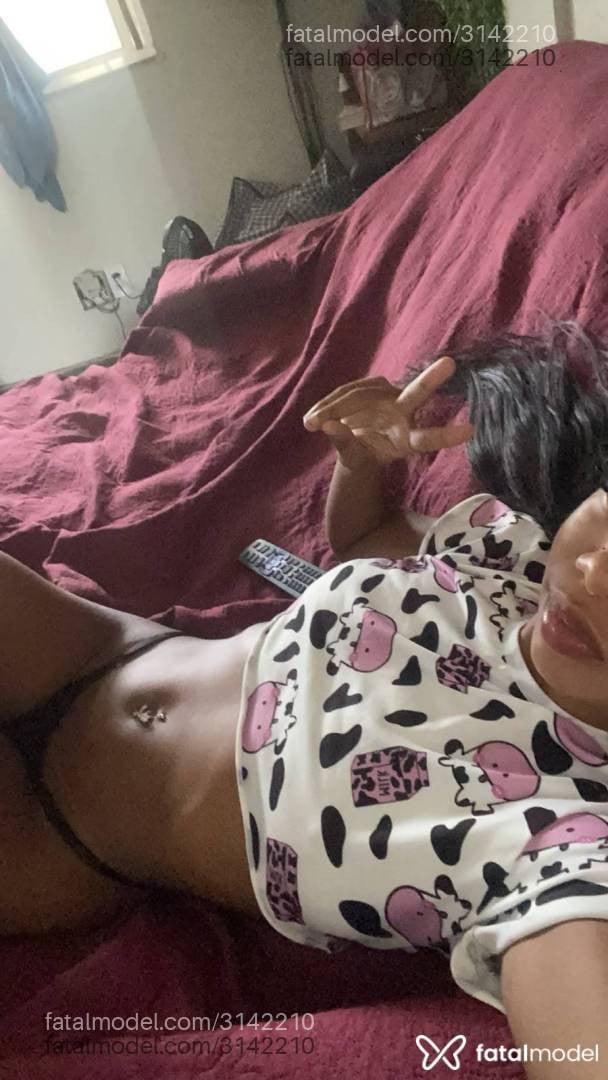 Acompanhante mulher morena (o) de olhos castanhos - Luiza